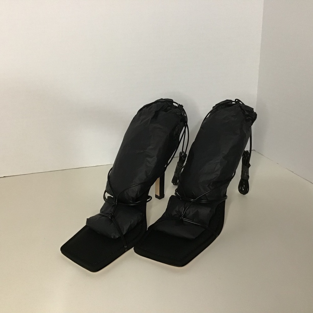 Good American By Khloe Kardashian Neoprene Black Caged Slanted Sandals Sz 10 NEW